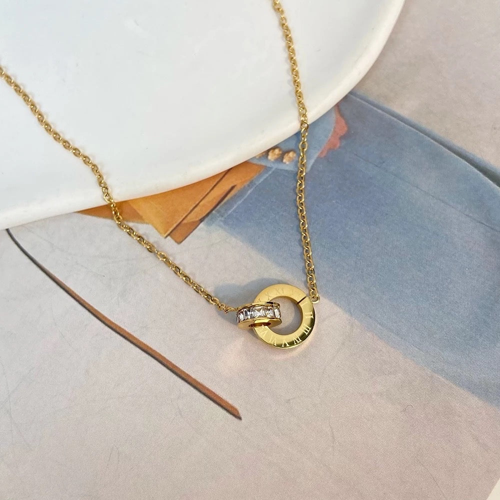 Collier a strass chiffres romains