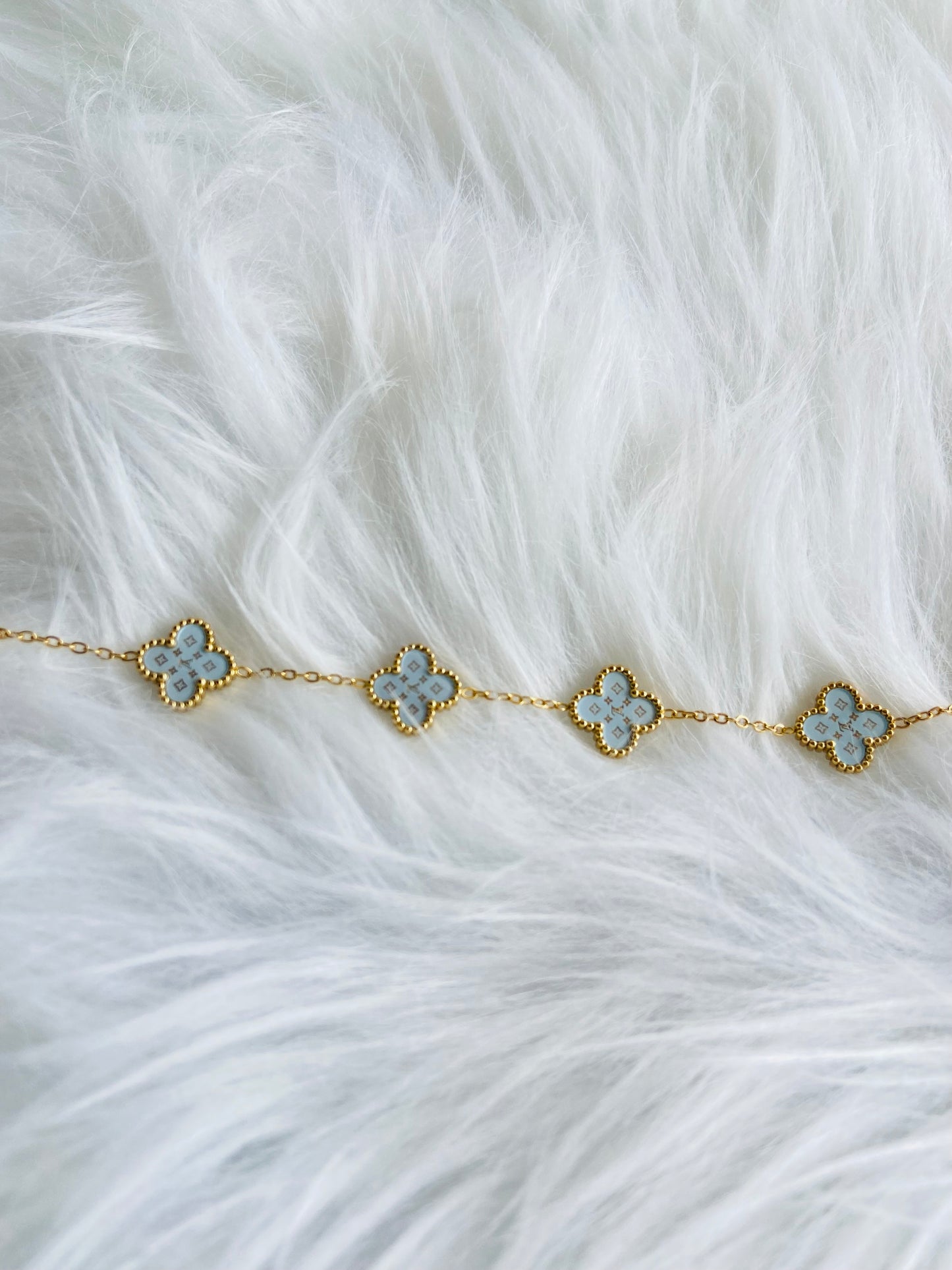 Bracelet van cleef bleu clair à strass L.V.