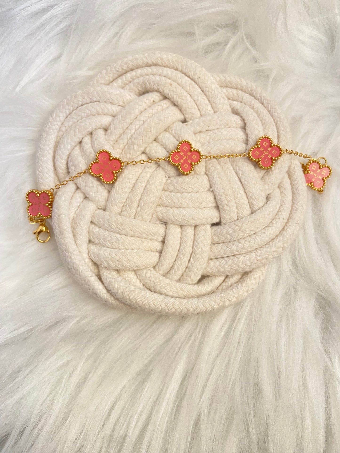 Van cleef Rose foncé x strass Lv dorée