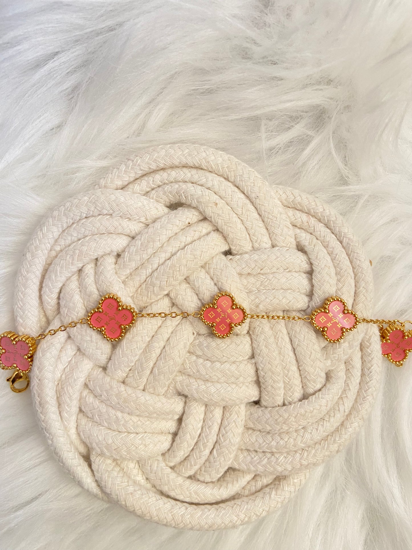 Van cleef Rose foncé x strass Lv dorée