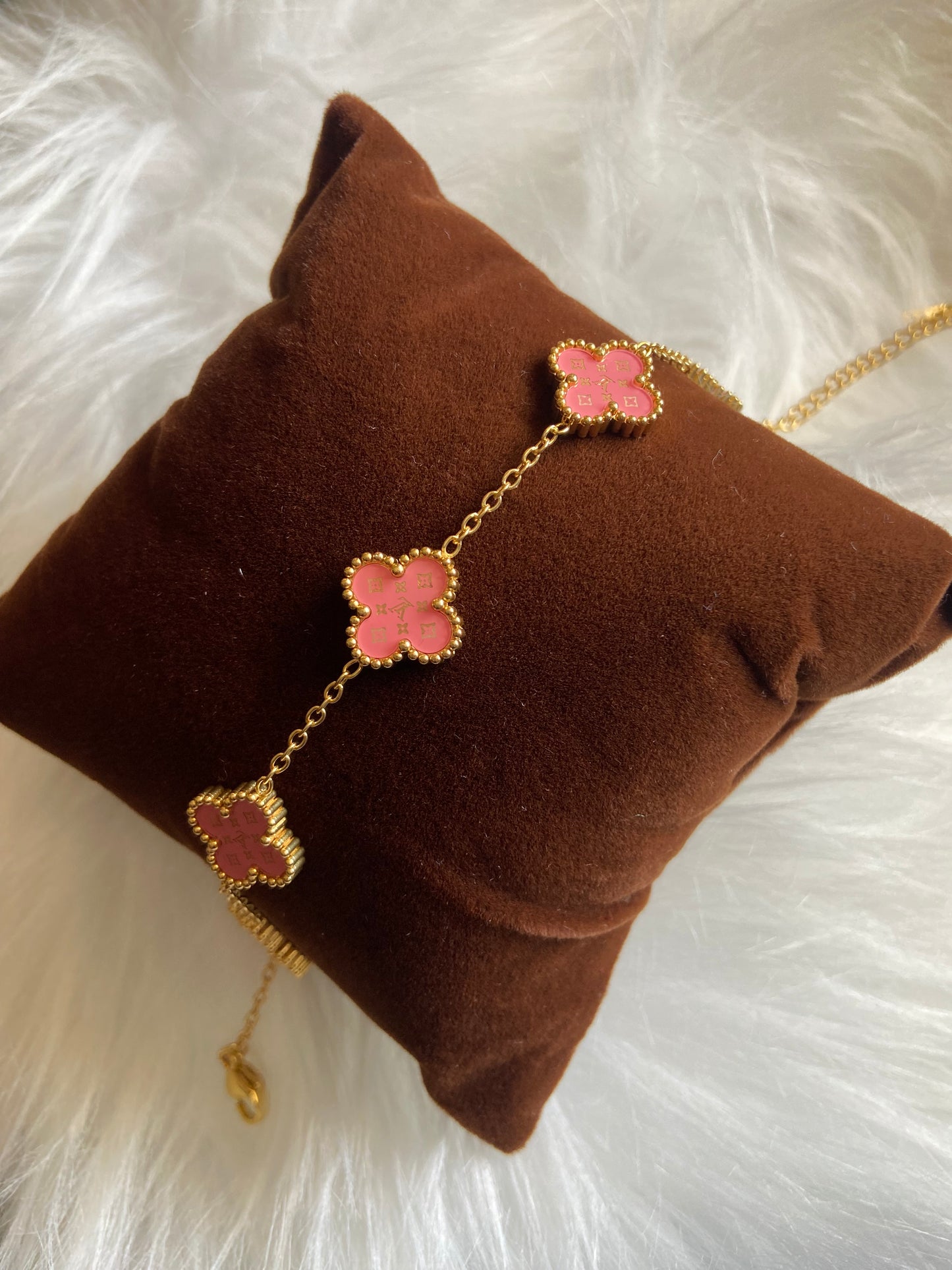 Van cleef Rose foncé x strass Lv dorée
