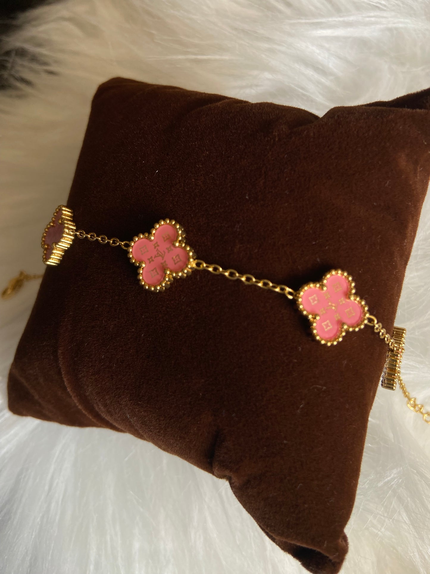Van cleef Rose foncé x strass Lv dorée